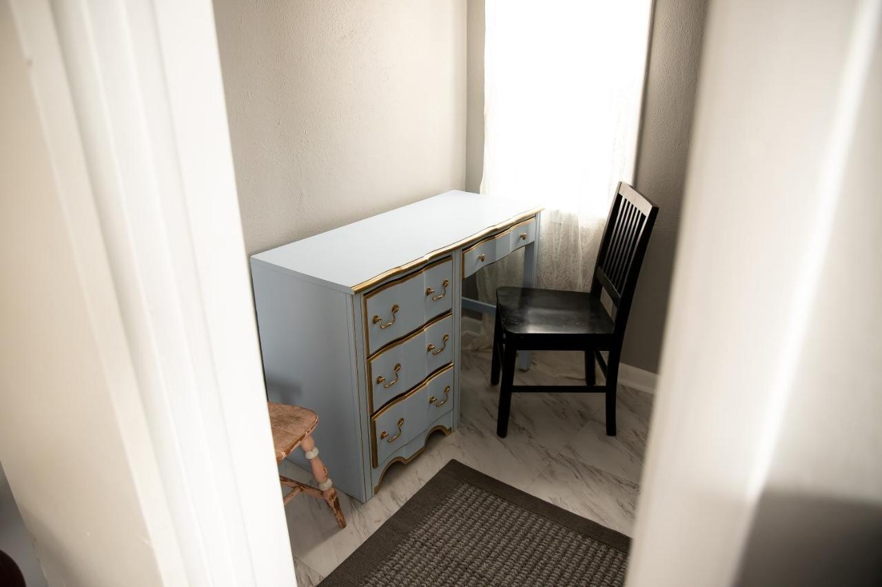 Charming French Studio Apartment Laramie Bagian luar foto